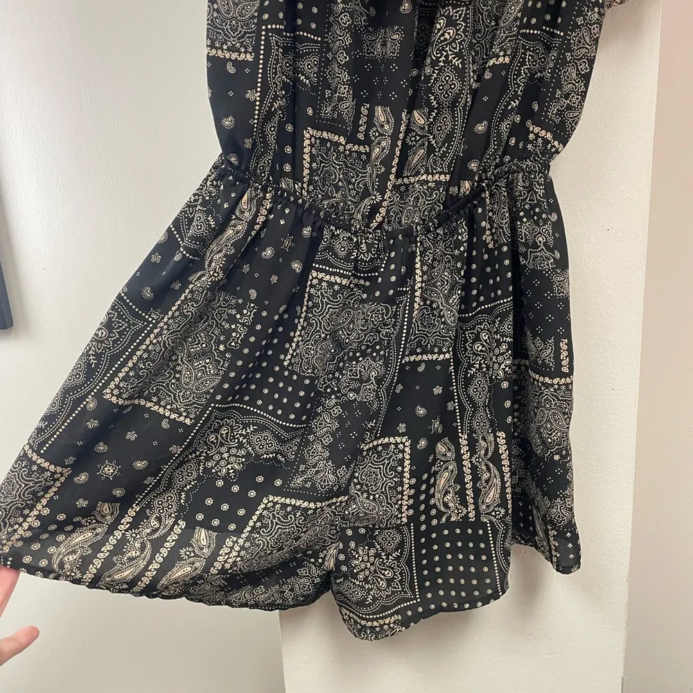 Black and Cream Ruffle shorts Romper Boutique Brand Size Medium - Image 3