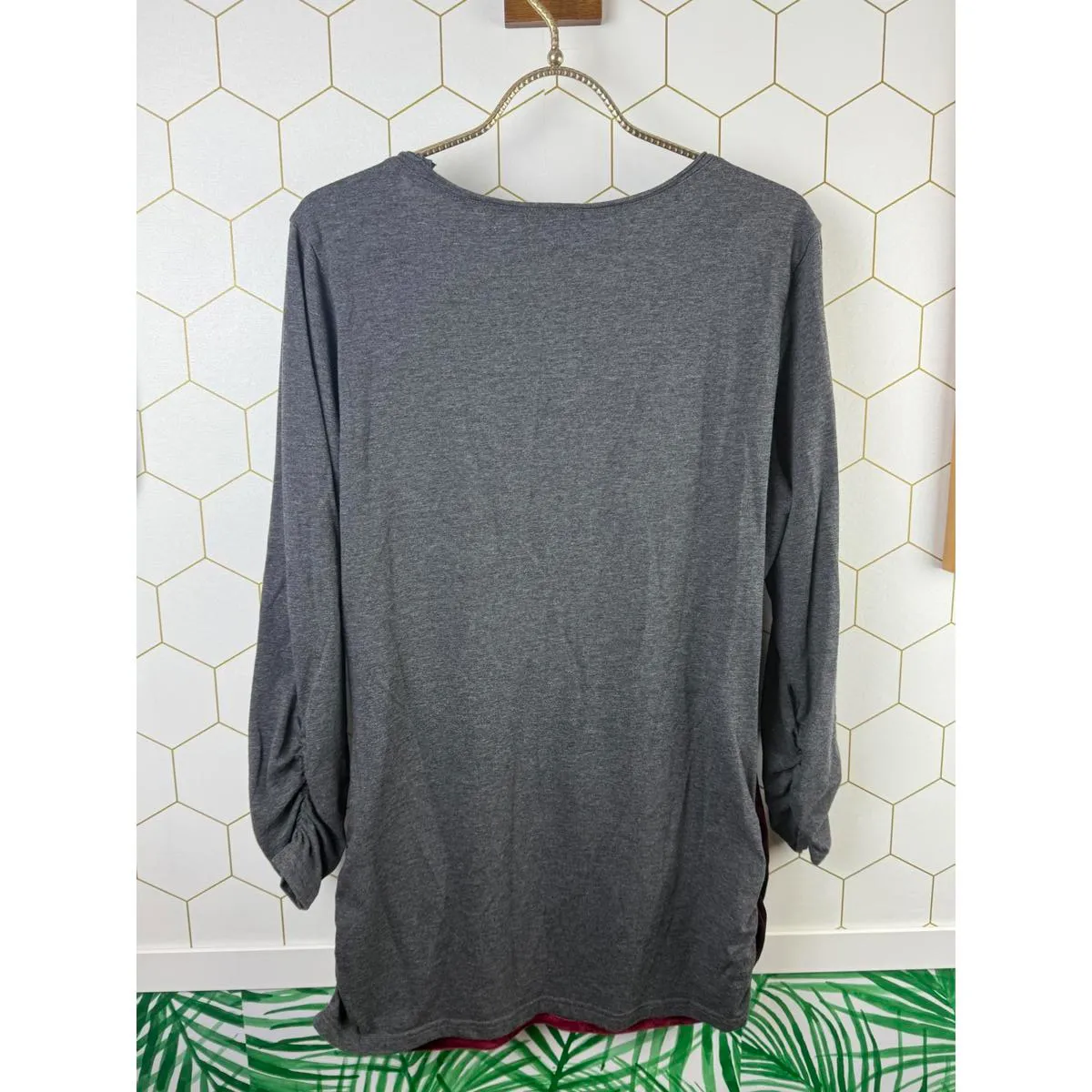 Sundance 3/4 Sleeve Red Velvet Front Panel Gray Tunic Top - Size - Large - Image 2