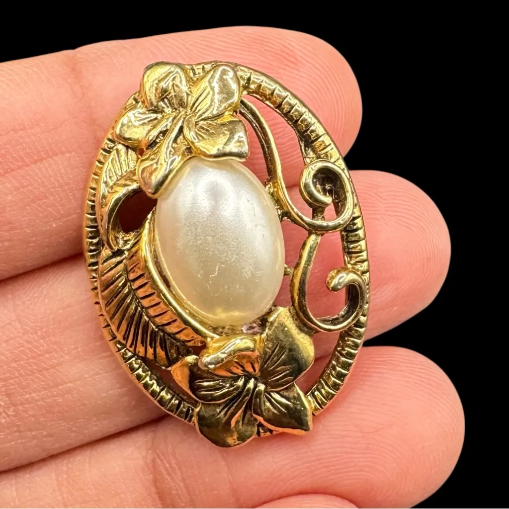 Vintage Gold Floral Oval Clip - Image 7