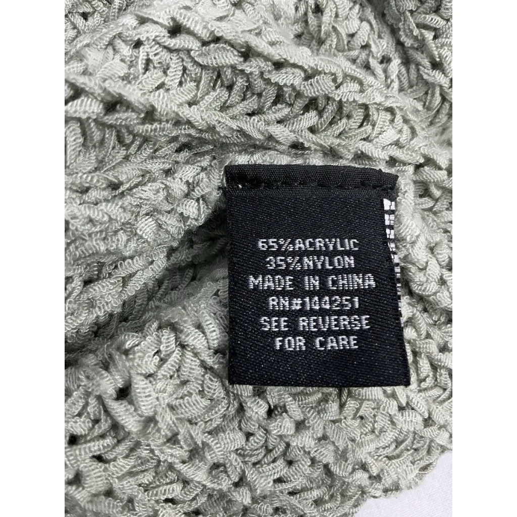 Womans Moon & Madison Medium Green Knit Pull Over Crew Neck Over Size Sweater - Image 4