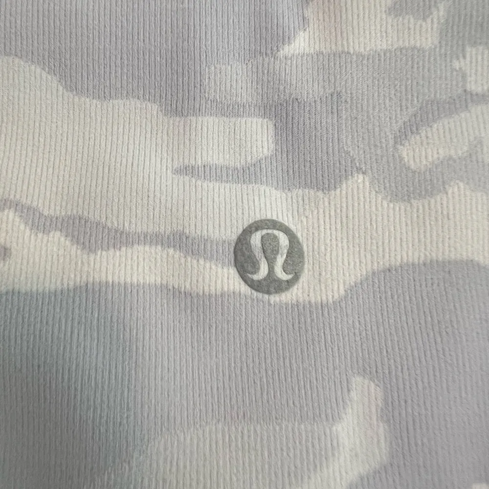 Lululemon  cropped grey camo leggings - Image 4