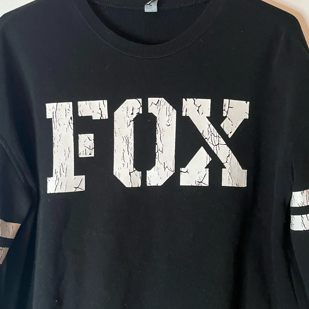 Fox Black Sweatshirt with White Accents Size M - Image 3