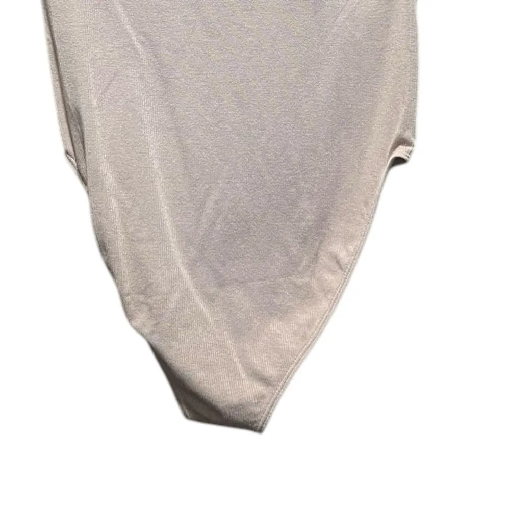 Fabletics NWT Finely Cutout Seamless Bodysuit in
Desert Size Small - Image 12