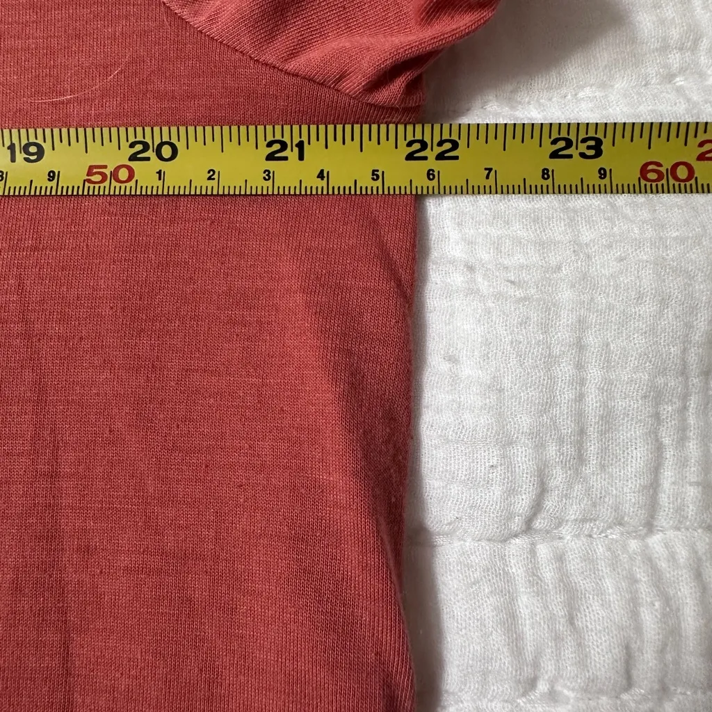 Under Armour Woman’s short sleeve tee shirt with an open back cut outs size XL - Image 5