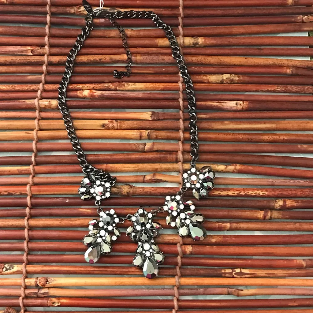 New York & Co Gunmetal & Rhinestone Necklace NWT Black - Image 4