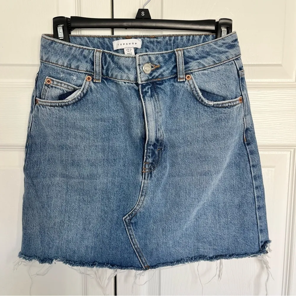 TopShop Mid Rise Cut Off Mini Jean Skirt Size US 4 - Image 2
