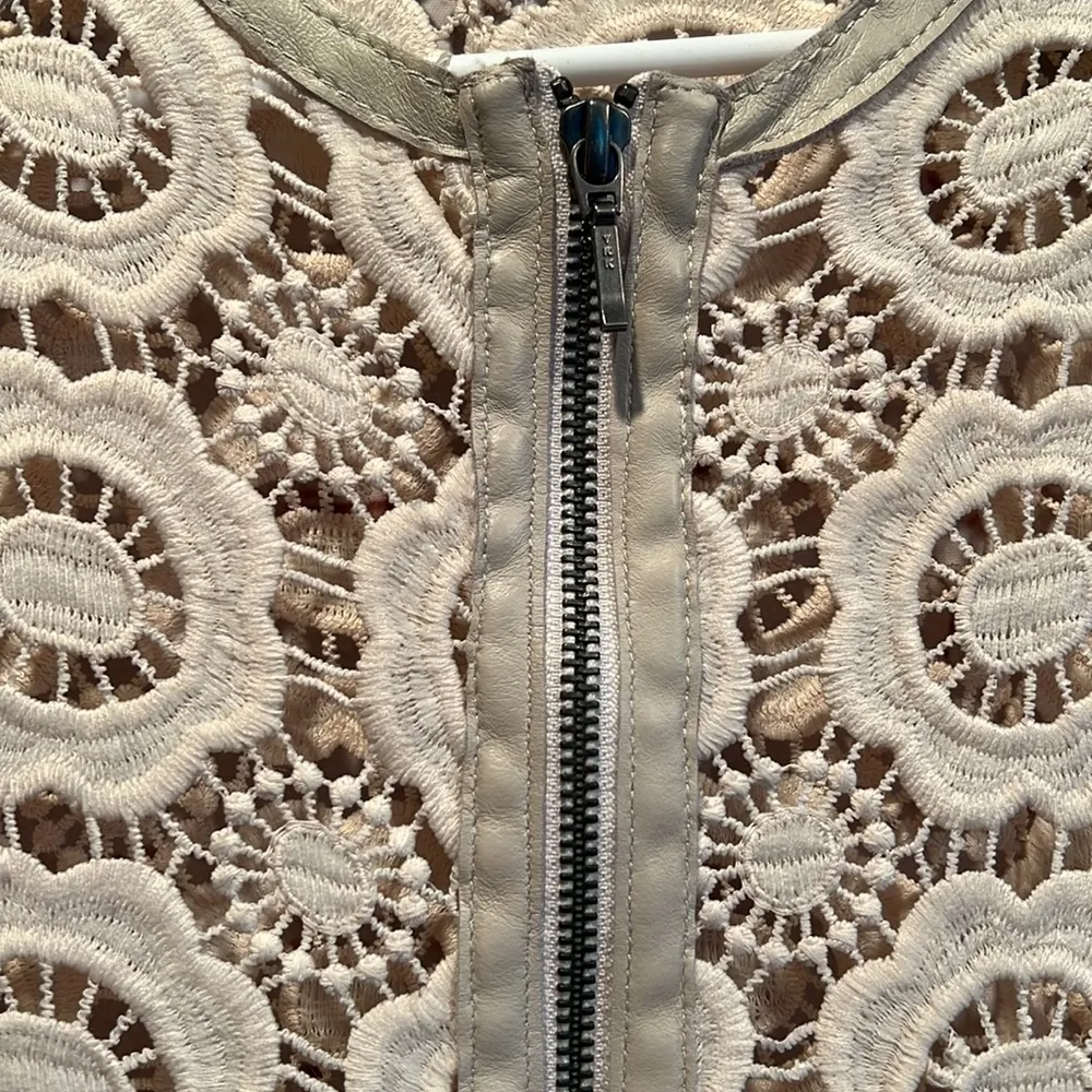 Neiman Marcus XS Moto Jacket ivory zip front faux leather trim pockets crochet - Image 4
