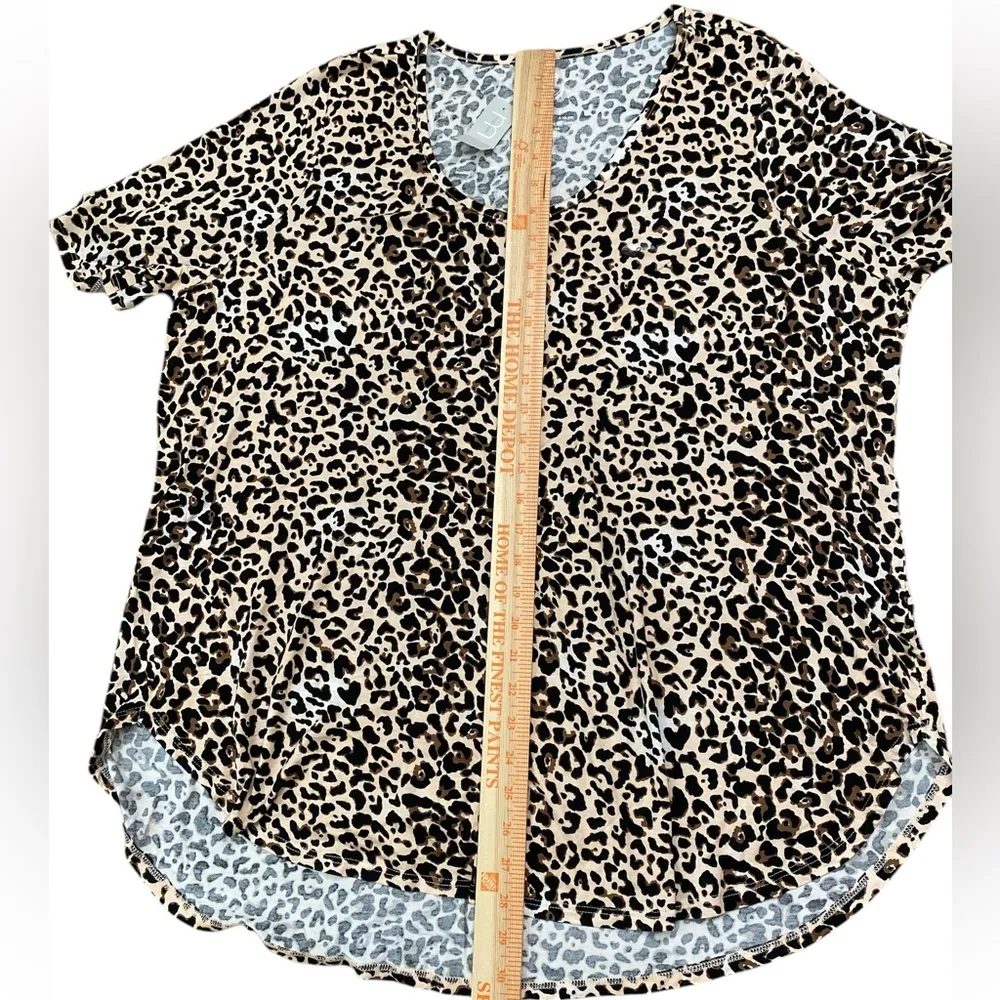 Maurice’s 24/7 Short Sleeve Soft Knit Leopard print pull on tunic t shirt - Image 4
