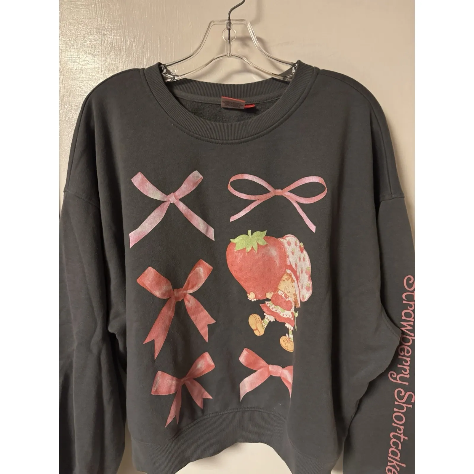 Strawberry Shortcake Vintage Print Crewneck Gray Sweatshirt Size M 2024 Edition Size M - Image 2