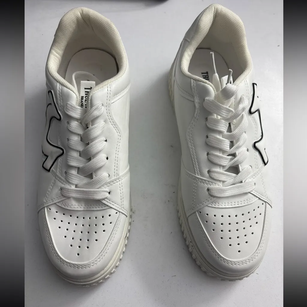 True religion stasha women’s sneakers sz 8 - Image 2