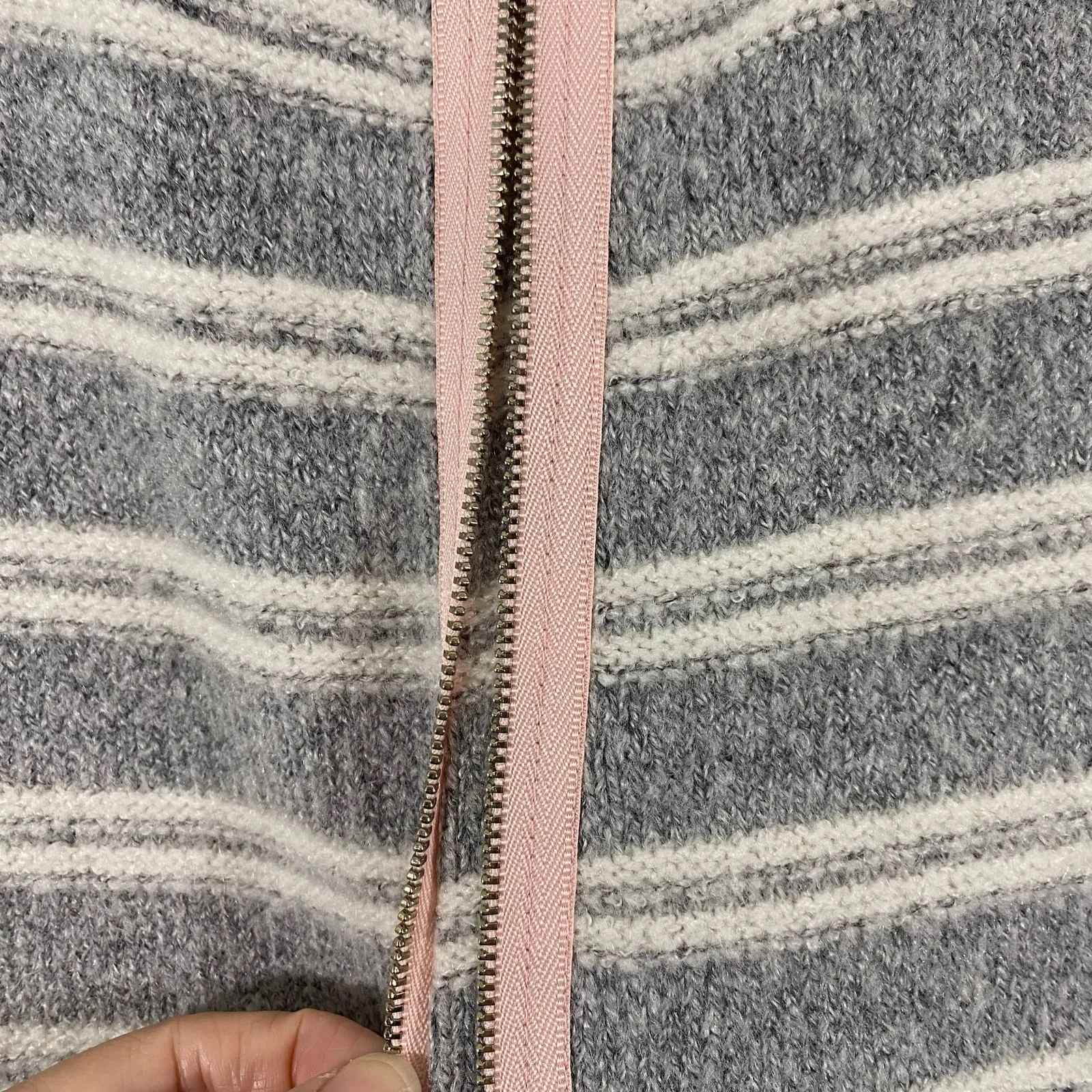 Soft Surroundings Veronica Grey Striped Pink Back Zip Tunic Plush Sweater Size M - Image 10