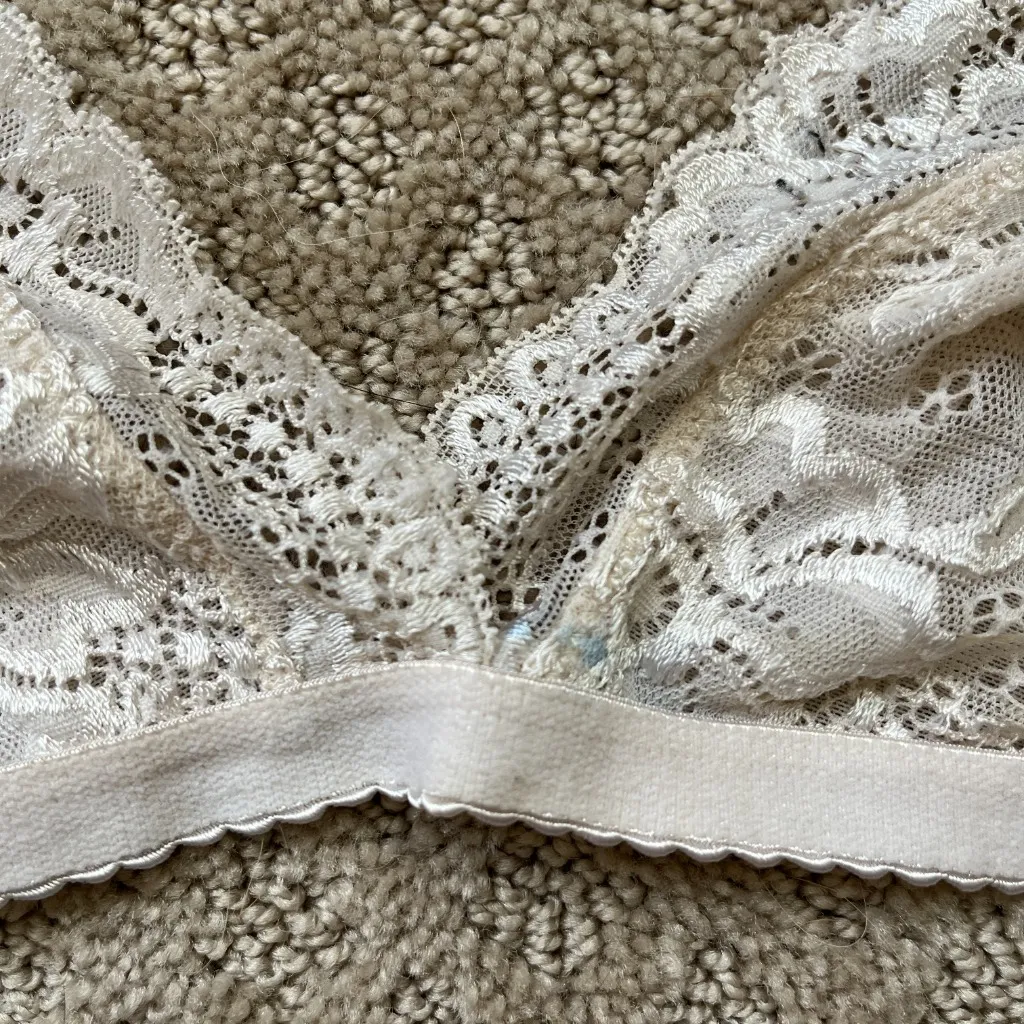 Talula White Lace Triangle Bralette Size Medium Adjustable - Image 3