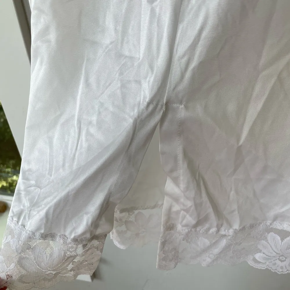 Vintage Lorraine White Nylon Slip Skirt with Lace Hem Deadstock NWT Size M - Image 4
