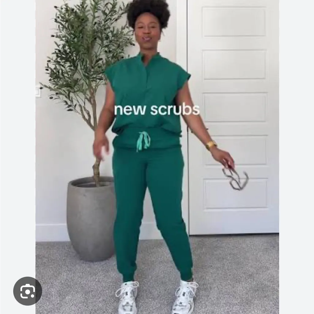 Figs Rafaela oversized scrub top Hunter green XS - Image 5