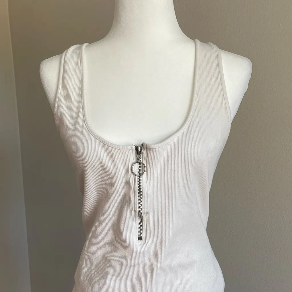 White Zipper Detail Tank Top Size 3X - Image 2