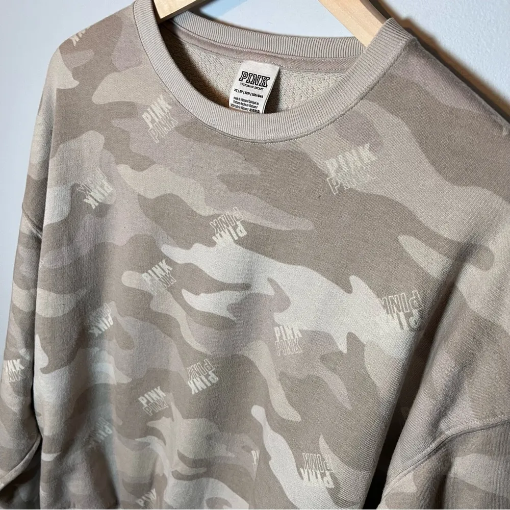 Victoria's Secret PINK Oversized Crewneck Women’s XS Beige Camo Sweatshirt - Image 2