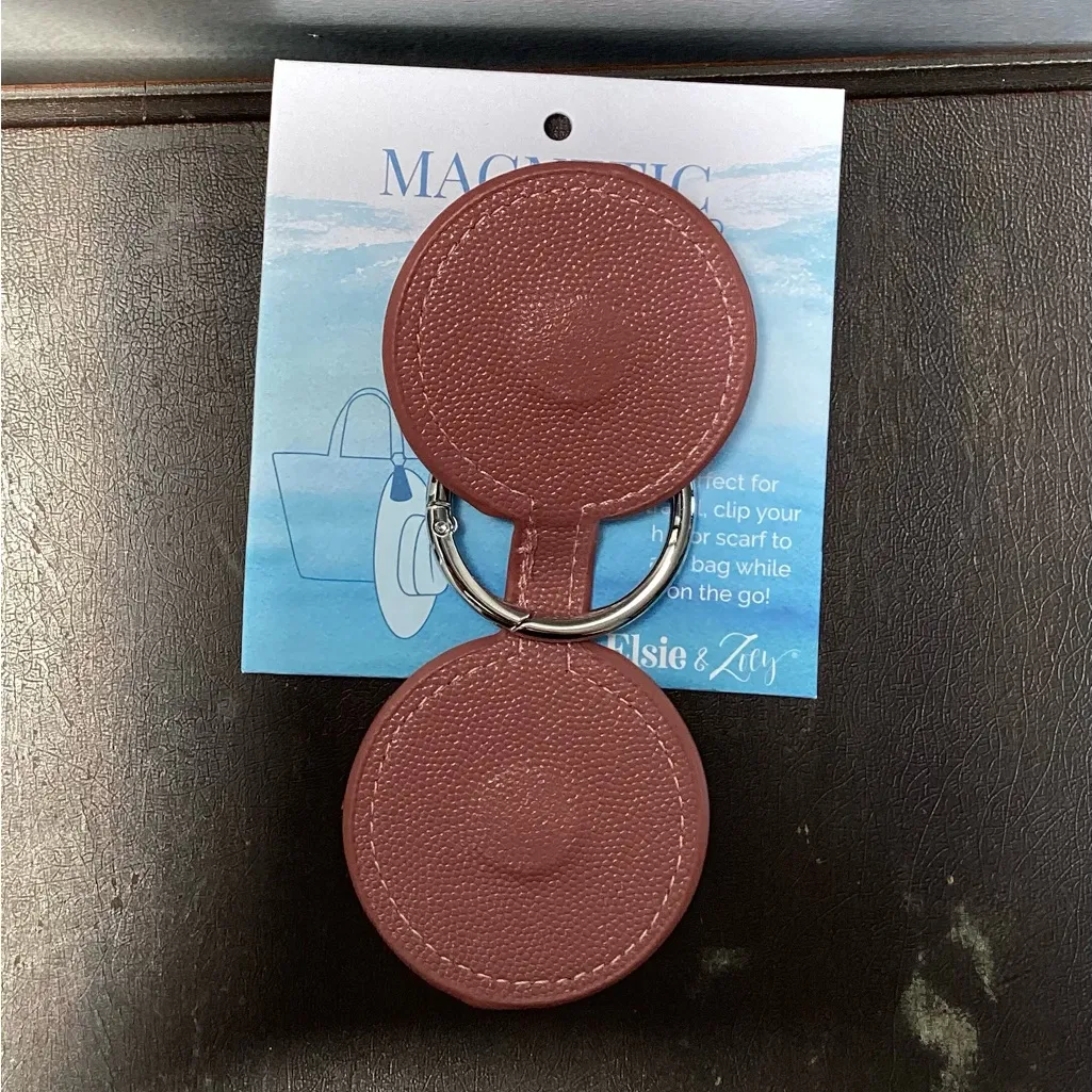 NWT Elsie & Zoey Magnetic Bag Clip with Paw Design Brown - Image 2