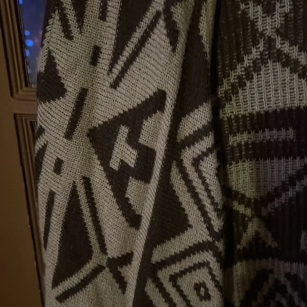 Brown Aztec design cardigan. - Image 4