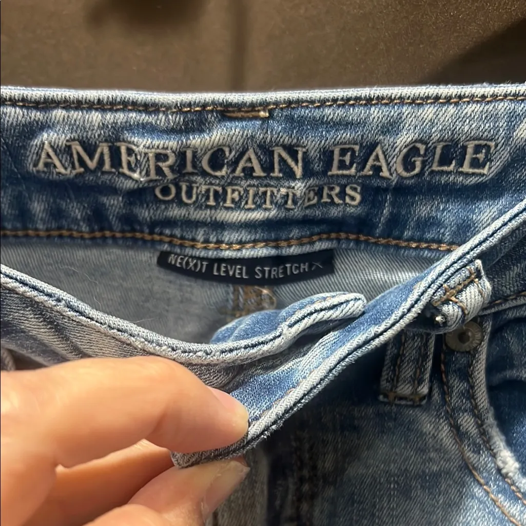 American Eagle Outfitters Light Blue Distressed Jean Shorts w/Frayed Hem, Size 6 - Image 2