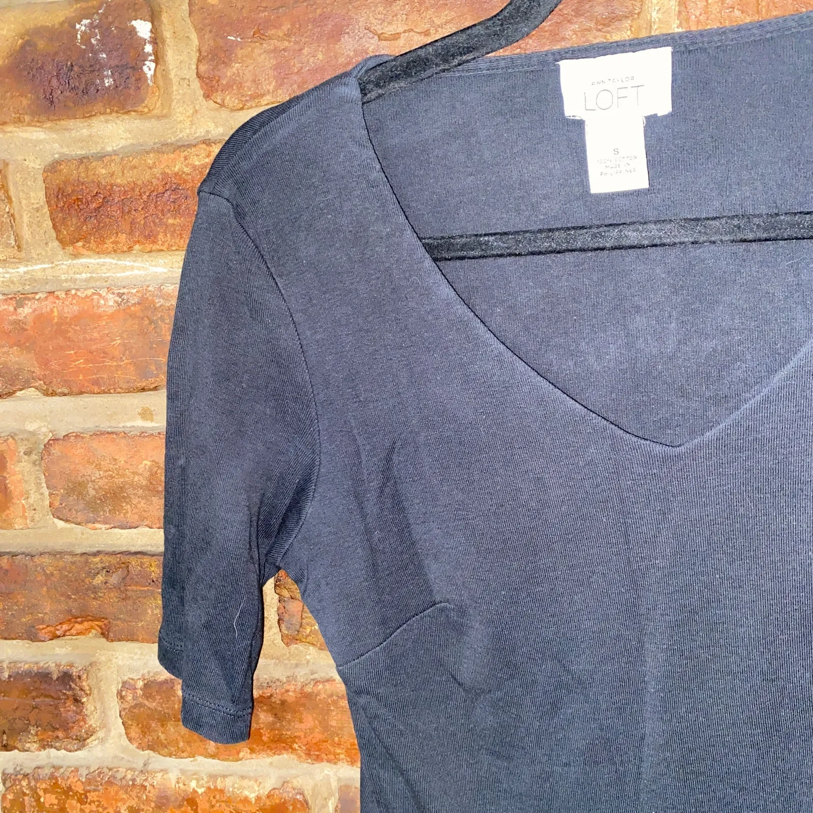 Ann Taylor LOFT Black Short Sleeve V-Neck Top Women's Size Small - Image 3