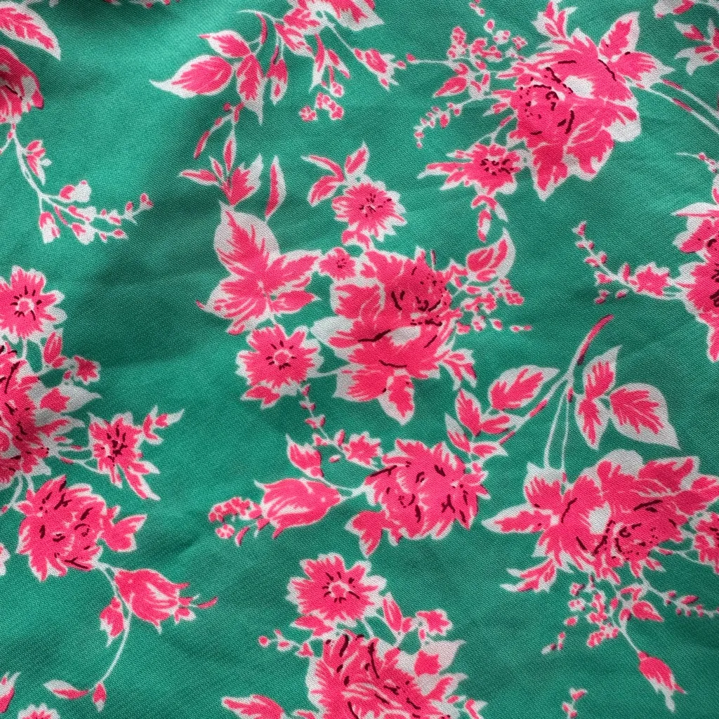 Charlotte Russe High Waisted Floral Flowy Shorts in Green/Pink Size Small - Image 7