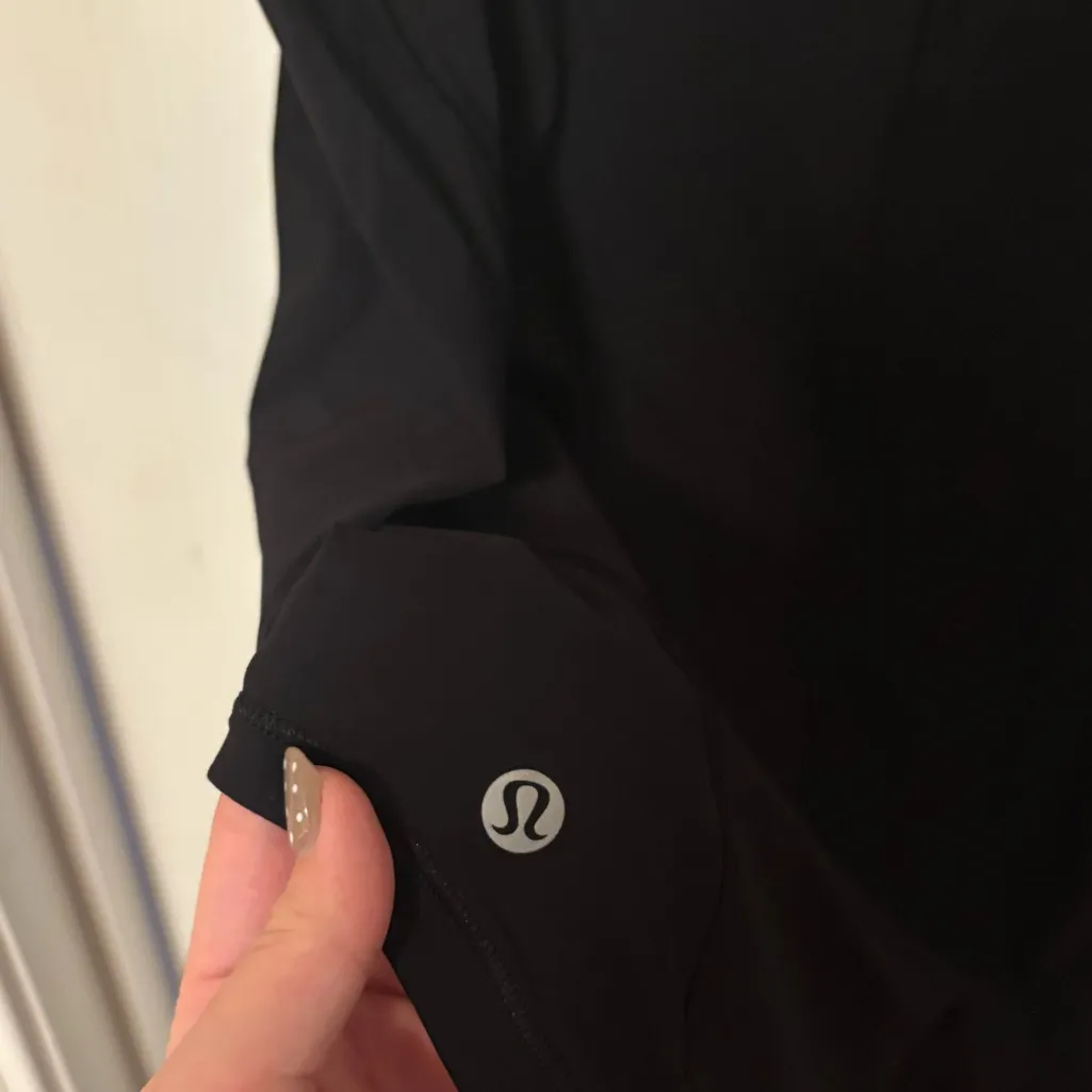 Lululemon Sculpt Tank Top Back Vent in the color black. Size 8 - Image 3