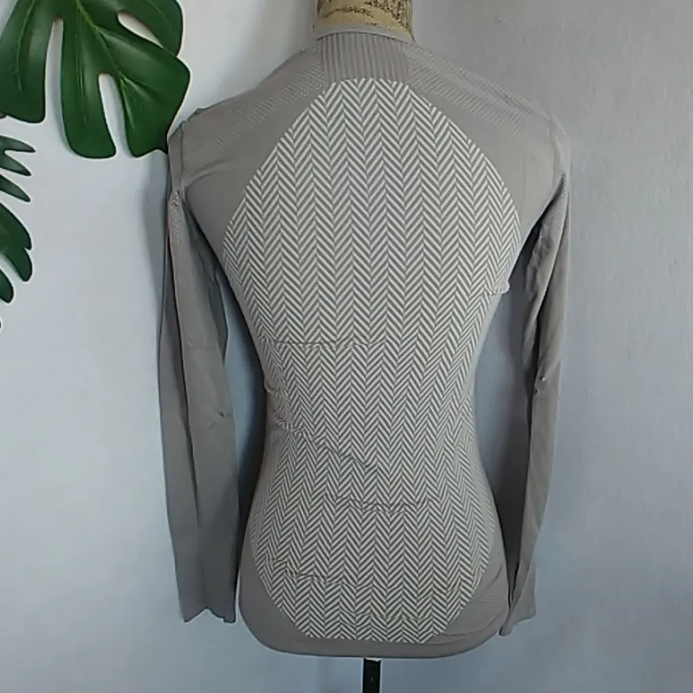 Fabletics  Long Sleeve Top - Image 4