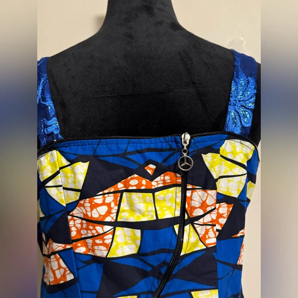 EUC Unbranded Blue, Yellow, and Orange Geometric Women's Top size small - Image 5