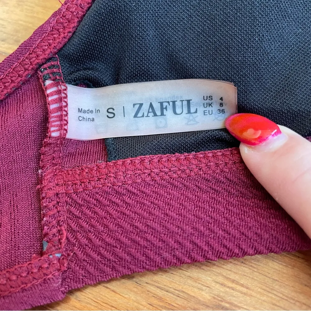 Zaful  Burgundy Bikini Set with Adjustable Straps and Textured Fabric - Image 4