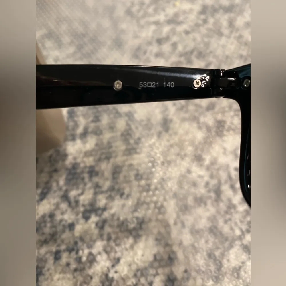 New BCBGMaxAzria Sunglasses Black Blue Lenses - Image 5