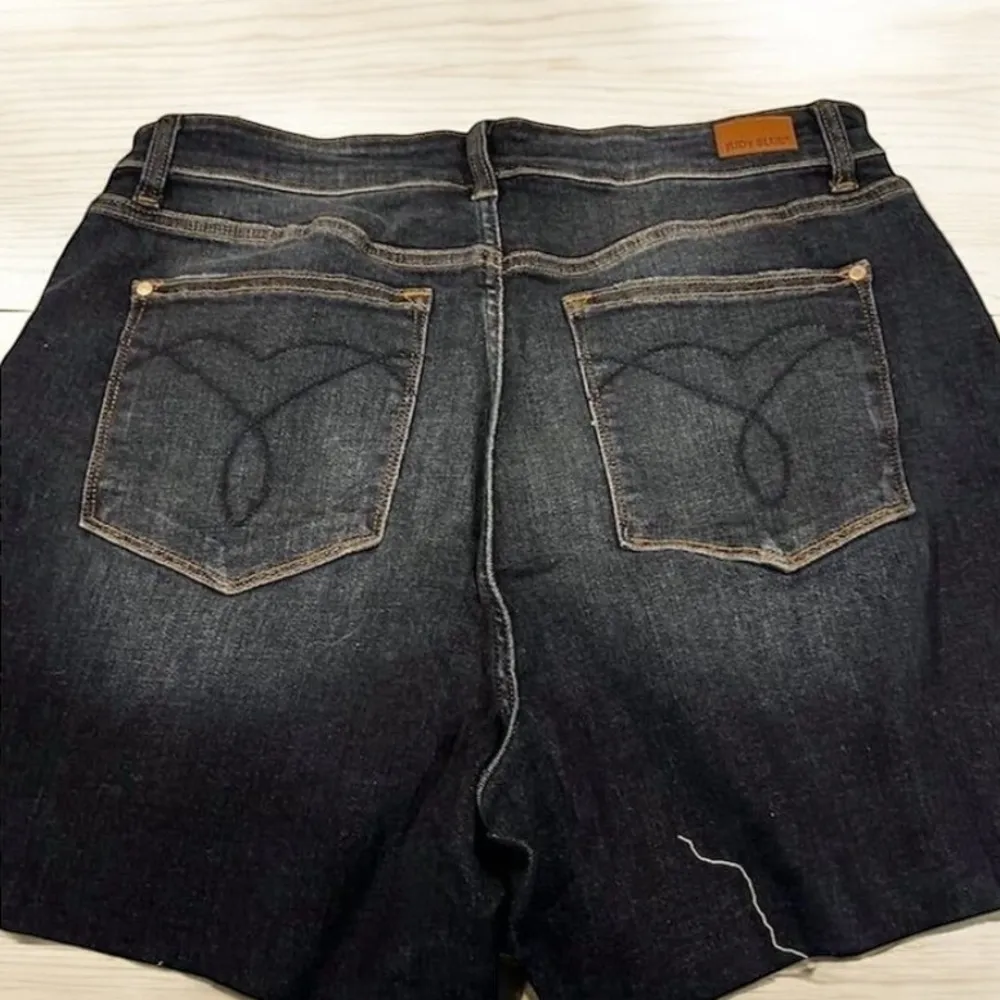 Judy Blue Women's 2XL Dark Wash Cut-Off Denim Shorts Button Fly - Image 2