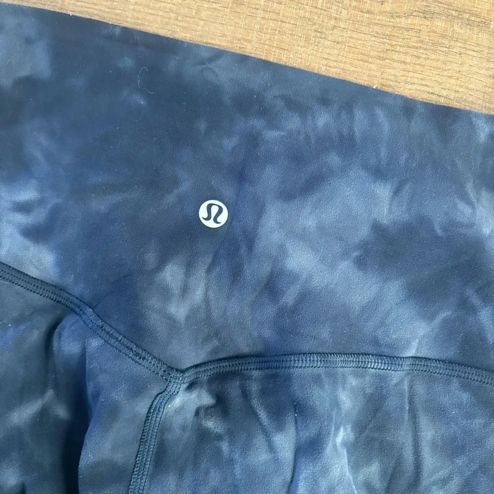 lululemon tie dye crop high waisted workout leggings - Image 4