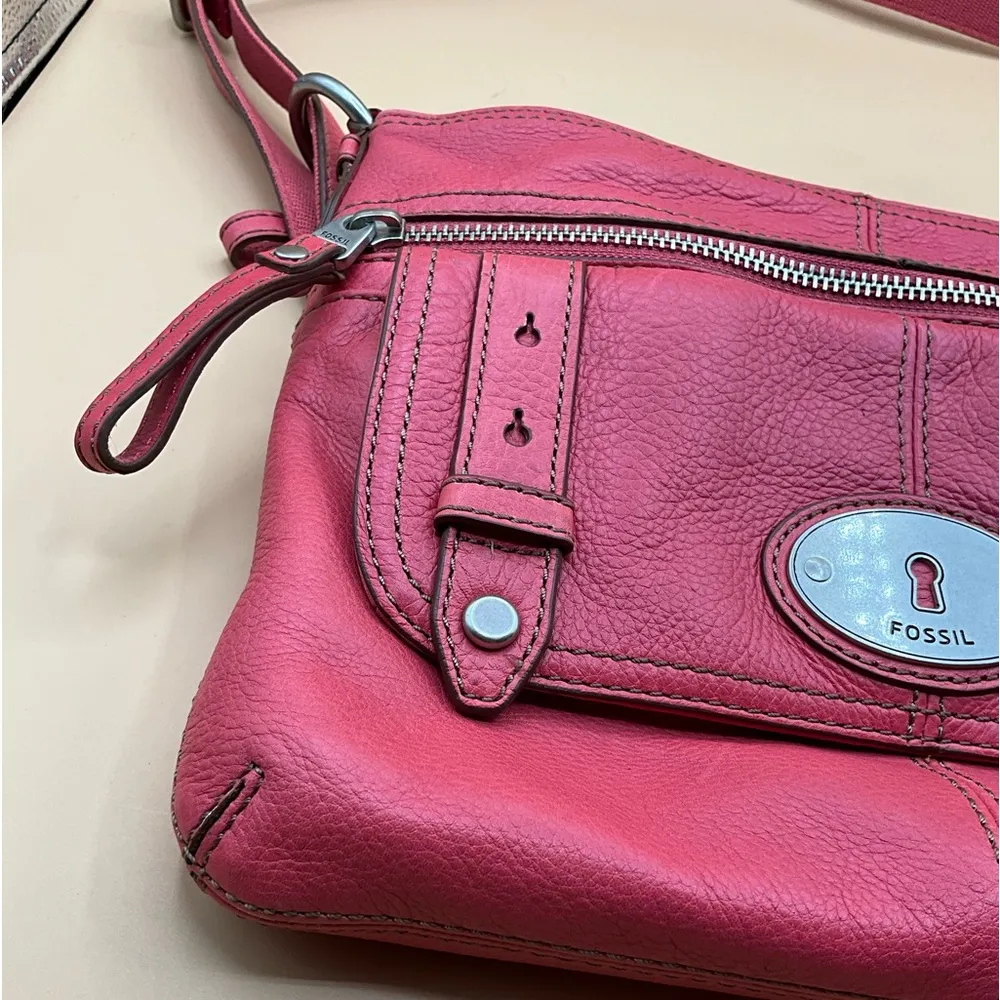 A Very Cool Beautiful Red Orange Leather Fossil Handbag Crossbody Satchel - Image 2