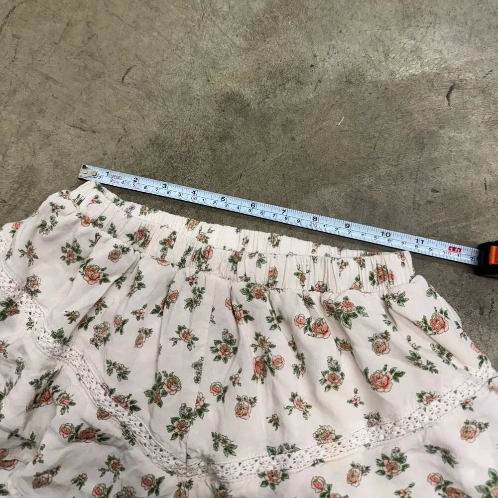 Dainty ruffle ditsy floral coquette flowy shorts - Image 3