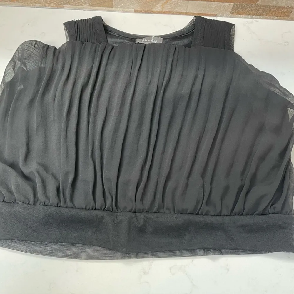 Gracia  lack chiffon top blouse Sz M - Image 6