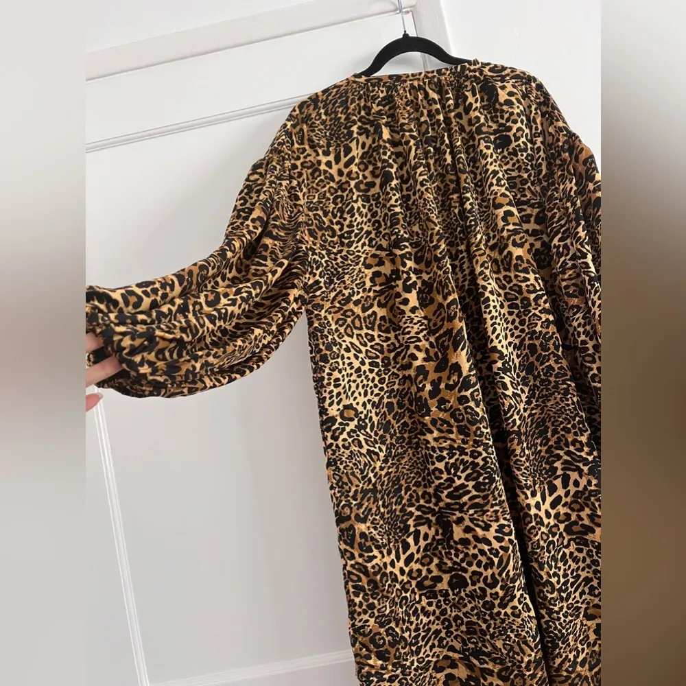 Lantern sleeve printed oversized dress - Image 4