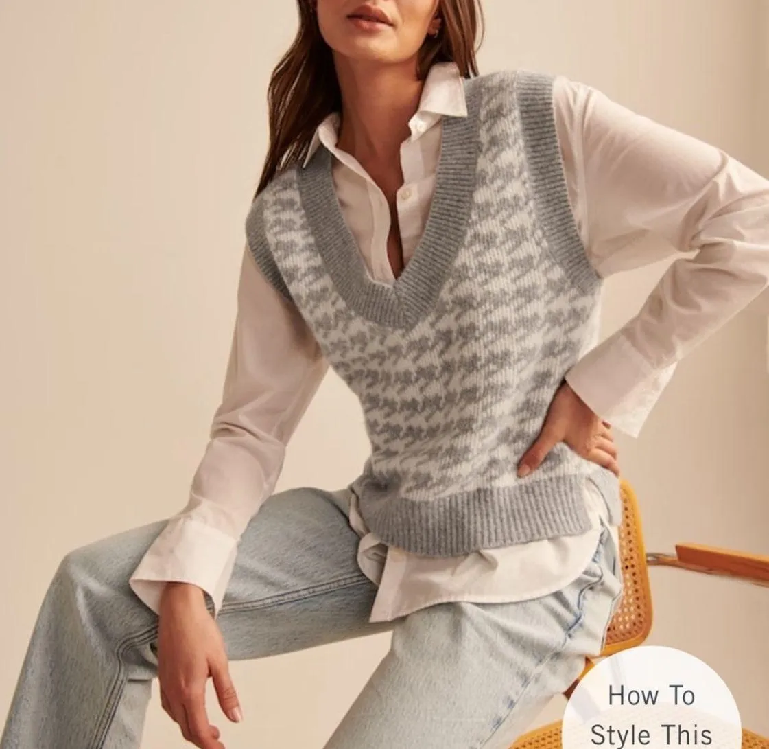 Grey and White Houndstooth Sweater Vest Size Small - Image 8