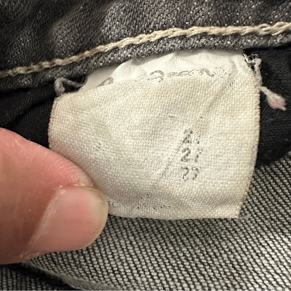 Pepe Jeans London women's size 27 faded distressed grey jean shorts - Image 4