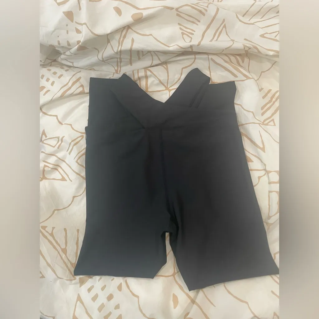 NWOT Athletic criss cross waist leggings Size Small Black - Image 8