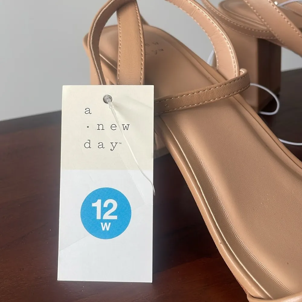 A new Day Women's Shannon Heels with Memory Foam Insole Tan new Size 12W - Image 2