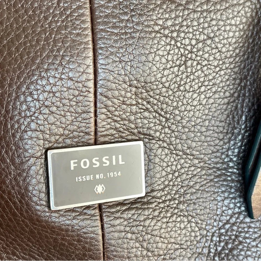FOSSIL Purse brown leather key bag Zipper Closure - Image 10