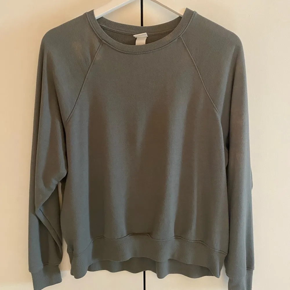 H&M  crewneck sweatshirt - Image 5