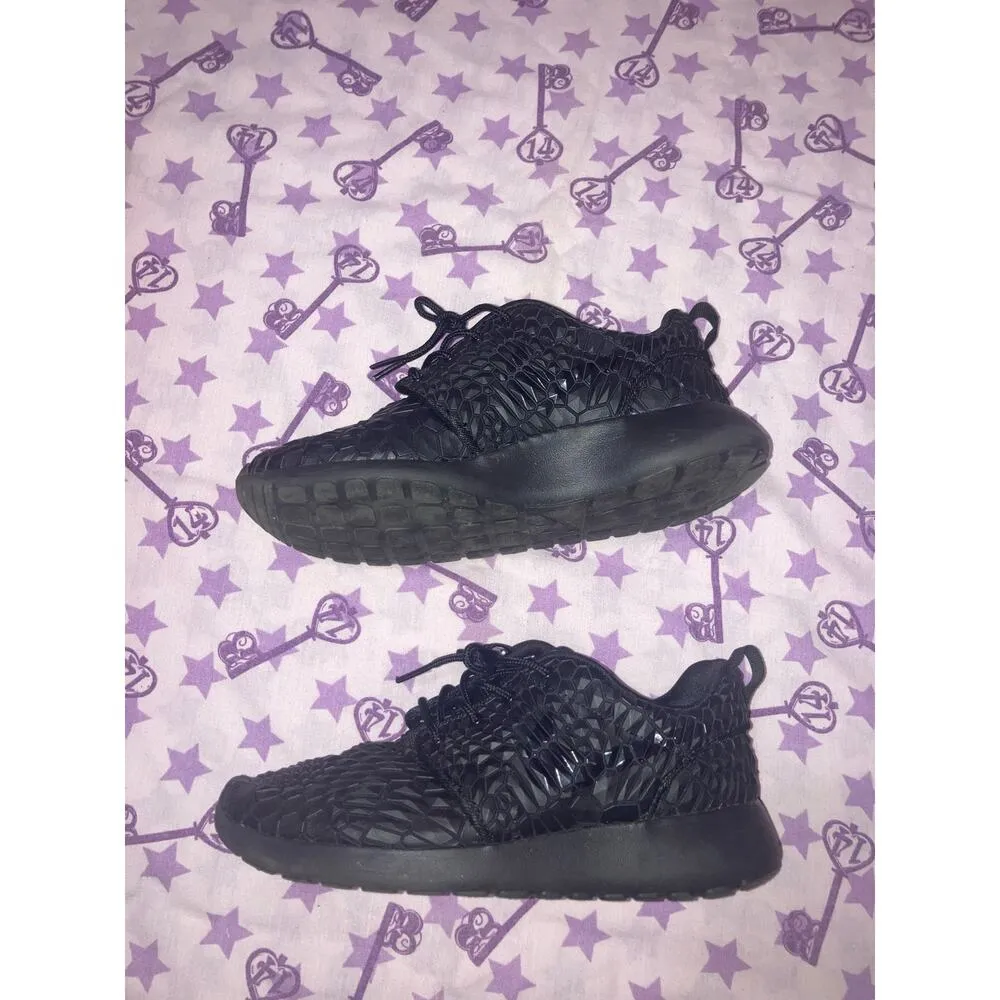 Women’s Size 5.5 Nike Roshe One DMB Triple Black Womens Sneakers Shoes - Image 6