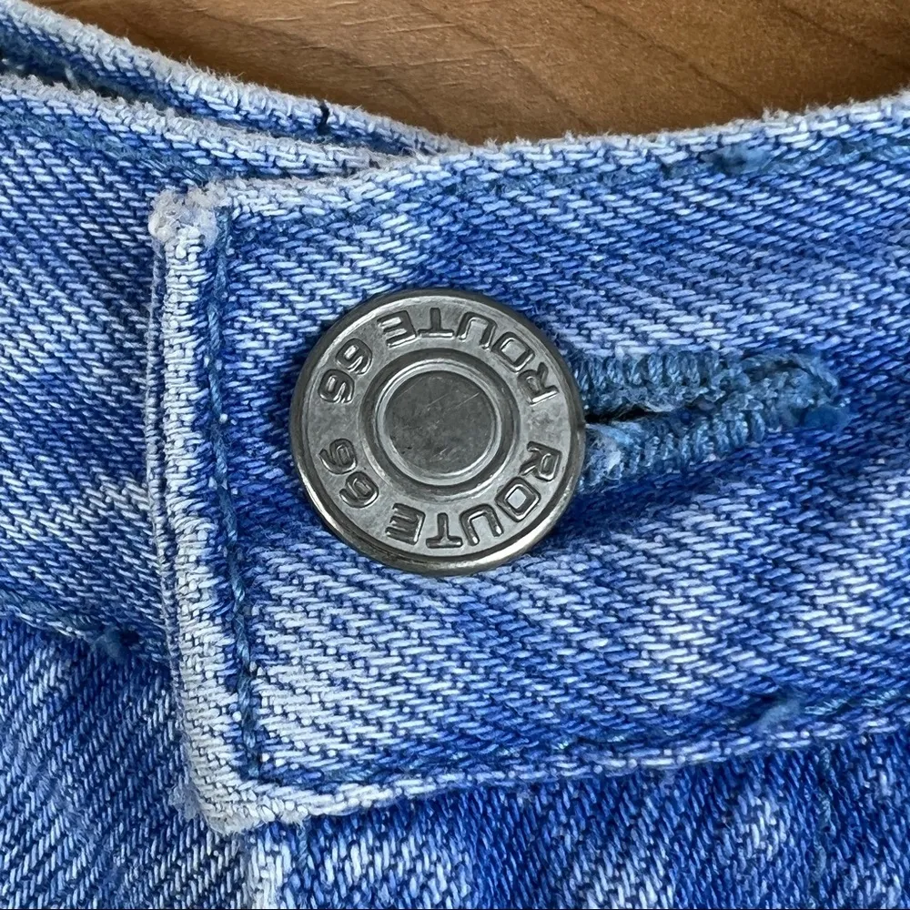 Vintage Route 66 Mom High Rise wRolled Hem in Medium Blue Denim Wash w/5 pockets - Image 4