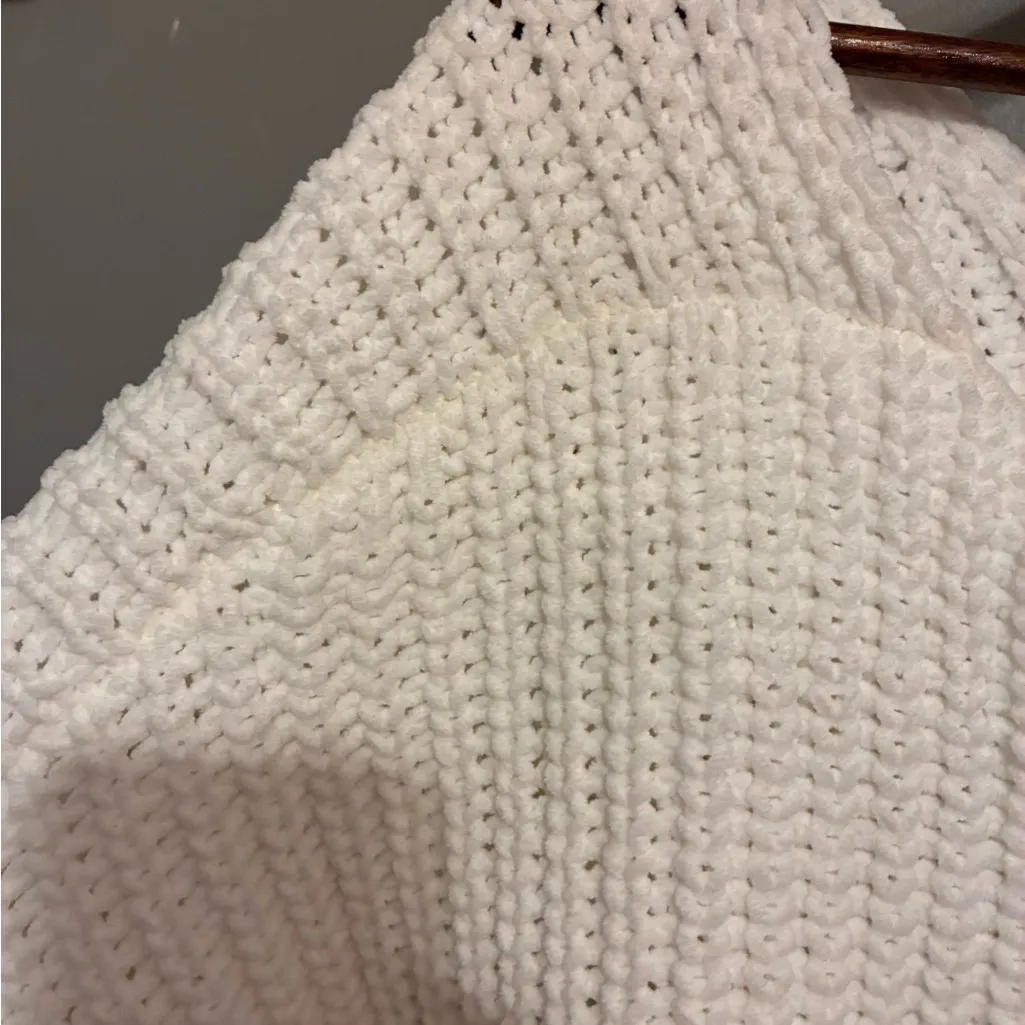 Hollister Y2K Bright White Chunky Knit Short Sweater with a wide scoop neck! - Image 7