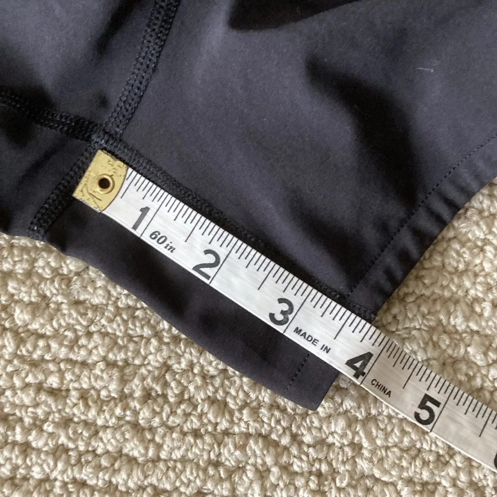 LULULEMON Run Times Short 4” Low Rise LR Shorts Black Lined Size 6 Like New - Image 8