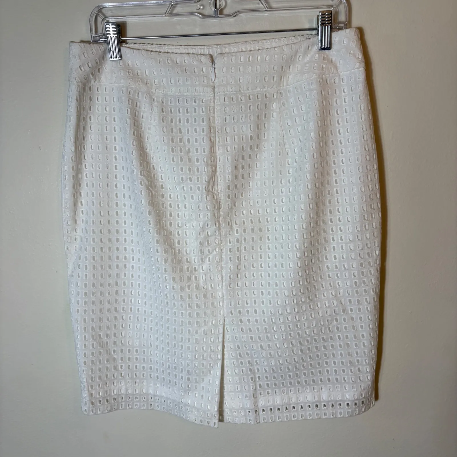 Ann Taylor White Eyelet Pencil Skirt Women's Size 8 Career‎ - Image 2