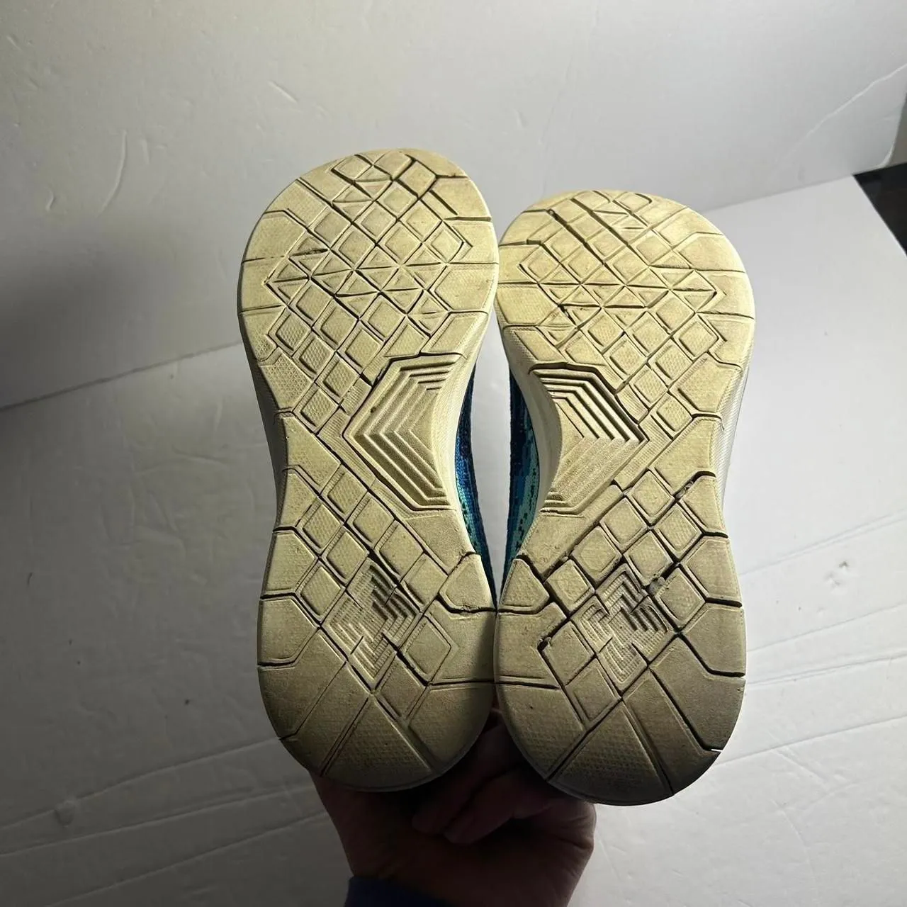 Skechers woven knit cool memory foam blue and white running shoes 6.5 - Image 4