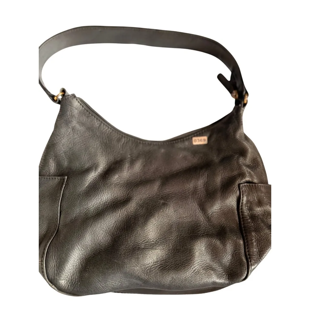 St. Johns Bay Black genuine Leather Shoulder Bag With Zipper Pockets & Adjustabl - Image 2