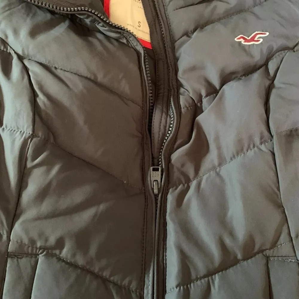 NWOT Women’s  Puffer Vest Size Small Dark Gray - Image 9